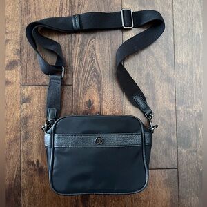 Lululemon Now and Always mini crossbody bag 3L